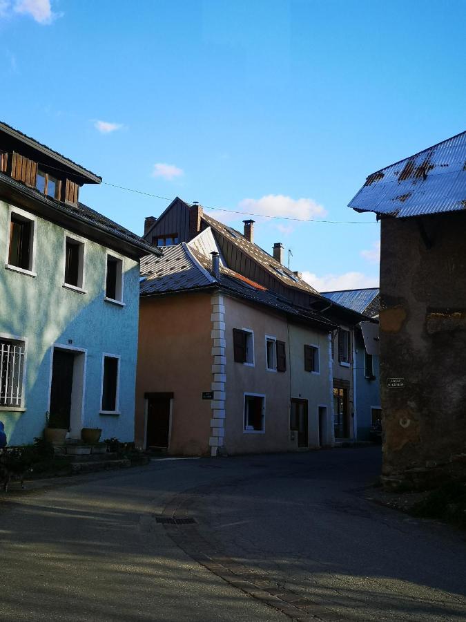Joli T2 Dans Une Maison De Village Chateauroux-les-Alpes Eksteriør bilde